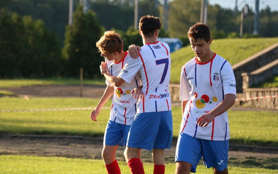 Grad goli w meczu juniorów starszych. Górą Rawia!
