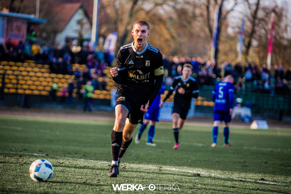 Goście lepsi w rzutach karnych. Puchar dla Orkanu Chorzemin