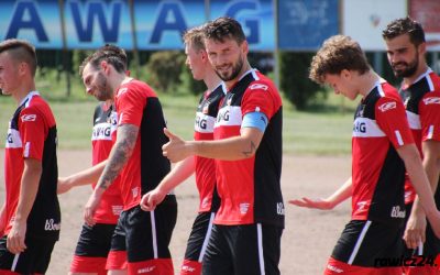 Dwóch zawodników z kompletem minut