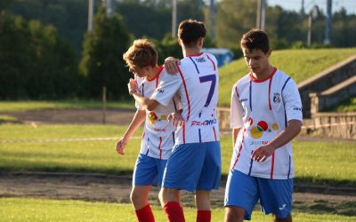 Grad goli w meczu juniorów starszych. Górą Rawia!