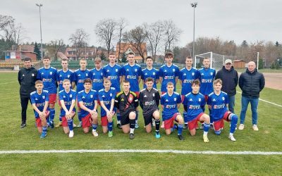 Junior z nowymi strojami meczowymi
